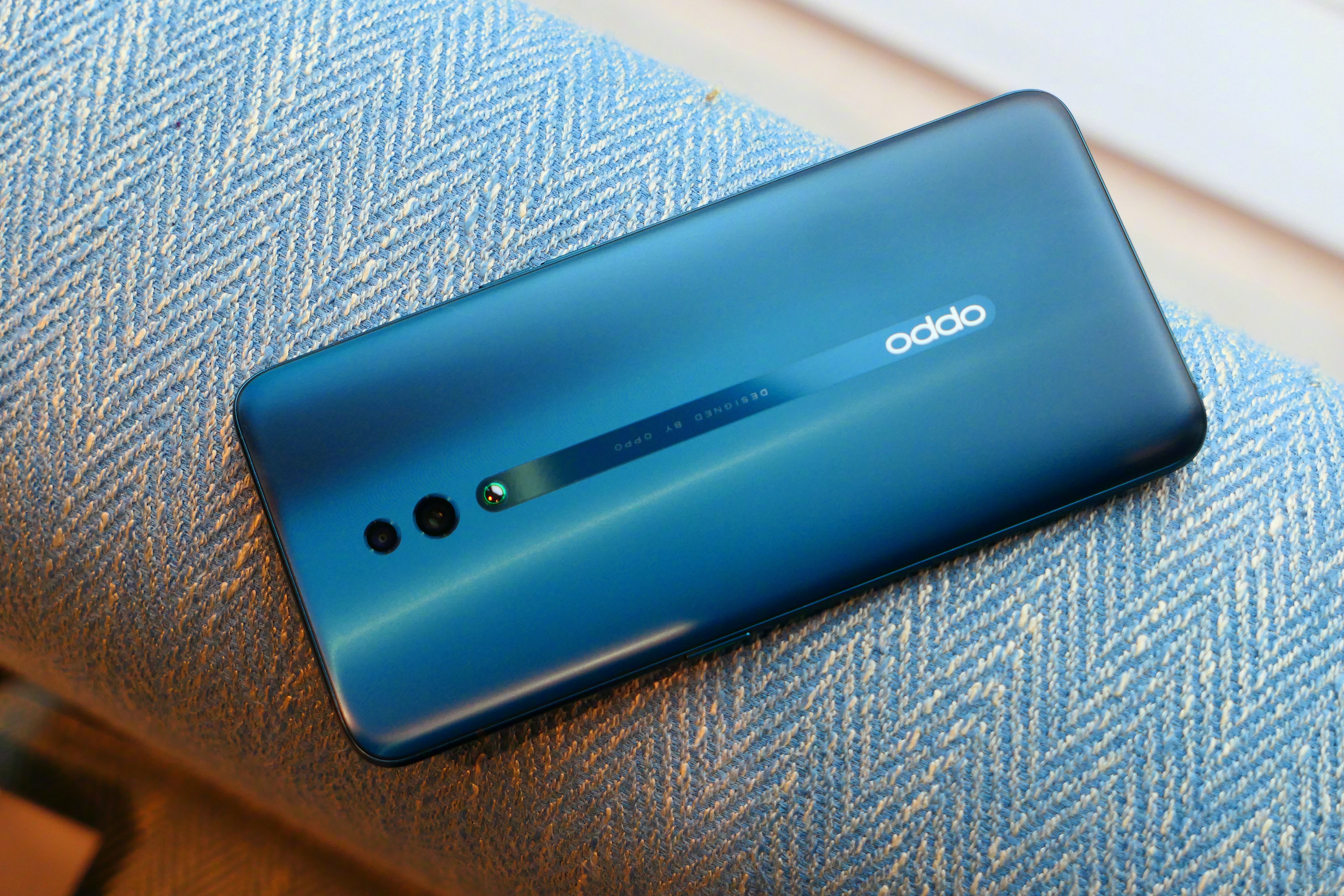 OPPO Reno Ufficiale: tutto quello che c’è da sapere sulla “pinna di squalo”