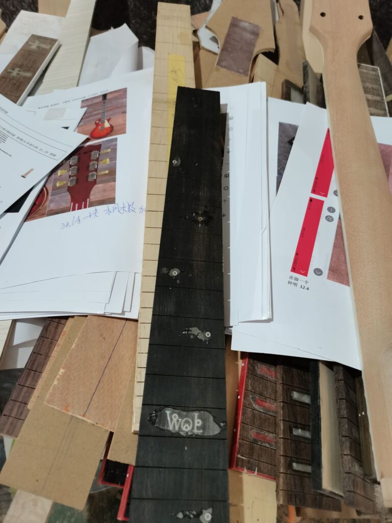 Chitarra cinese custom - la tastiera con gli inlay