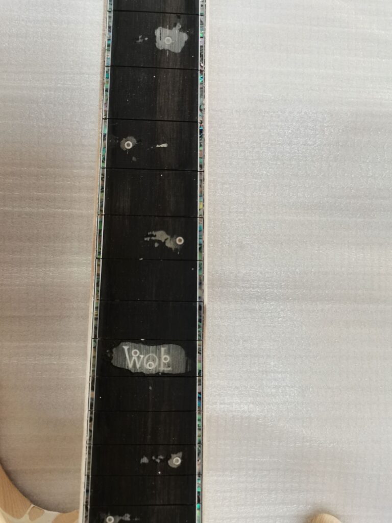 Chitarra custom cinese - il manico e i suoi inlay