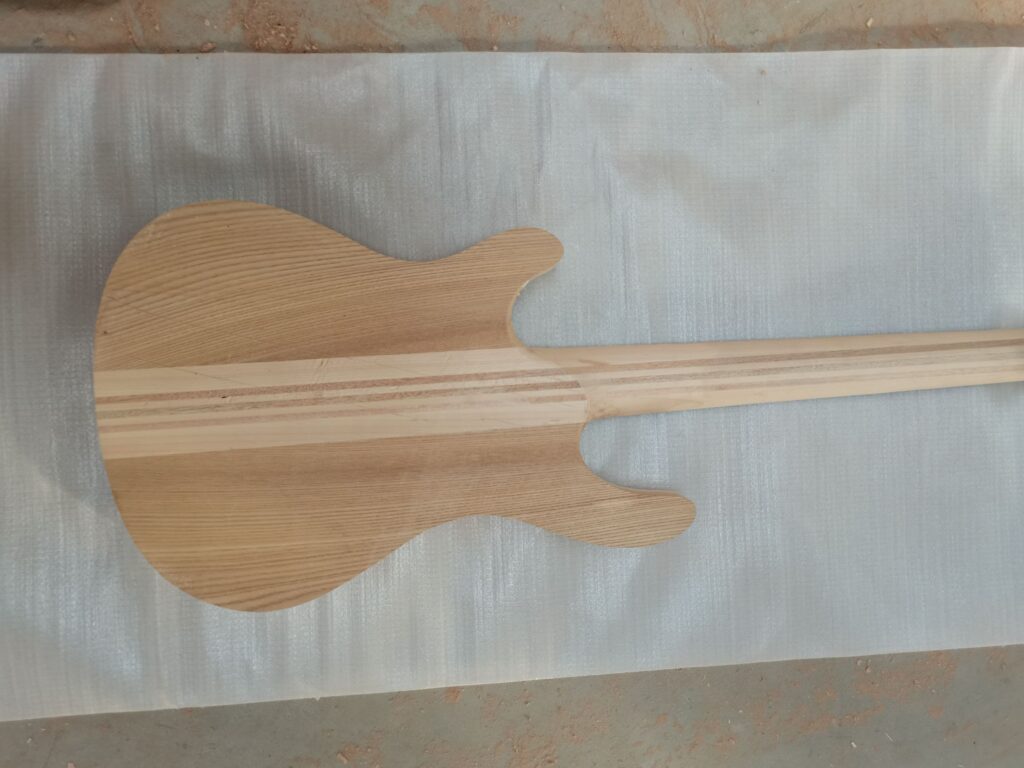 Chitarra custom cinese - il retro sbozzato