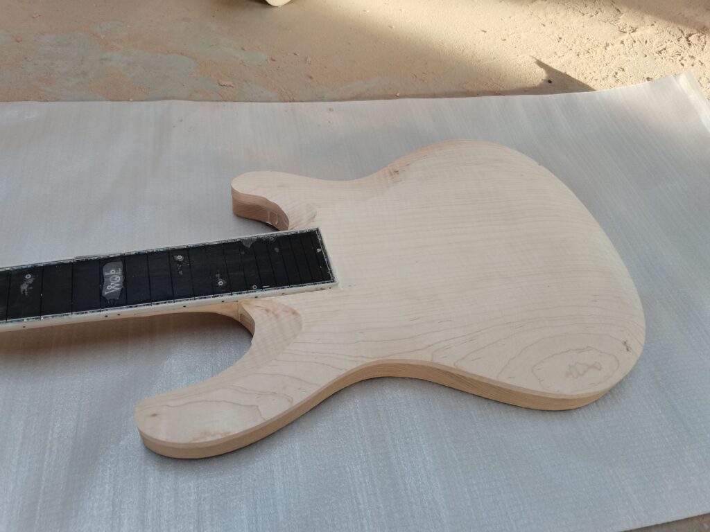 Chitarra custom cinese - il body sbozzato