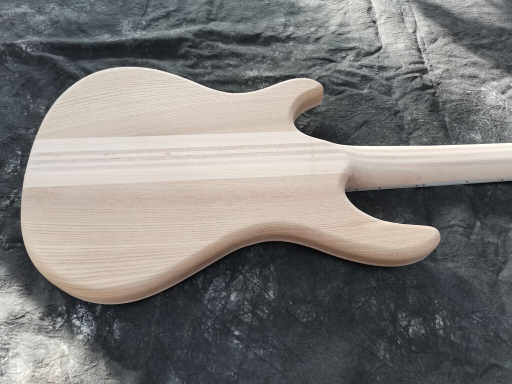 Chitarra custom cinese - il retro sagomato