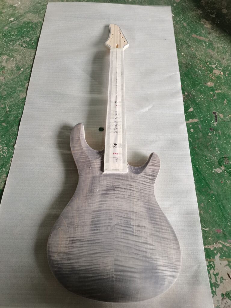 Chitarra - prima verniciatura body