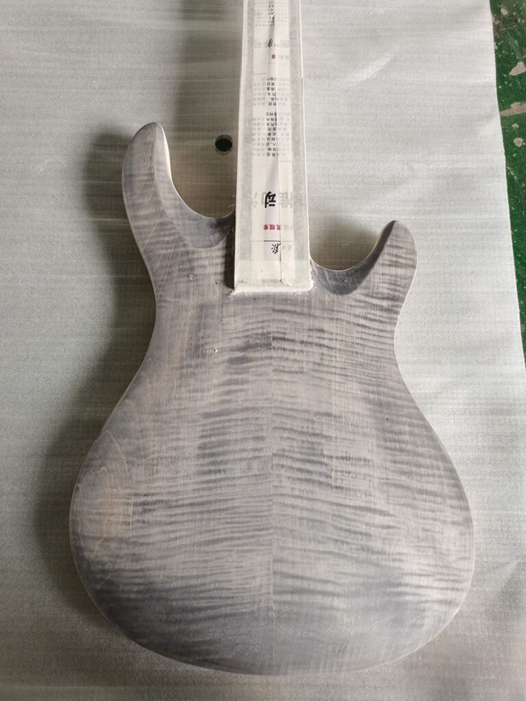 Chitarra - prima verniciatura body