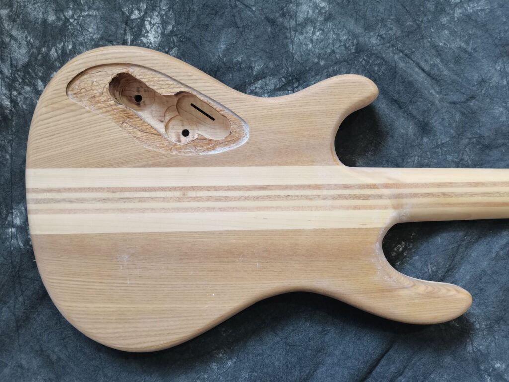 Chitarra verniciata e inlay