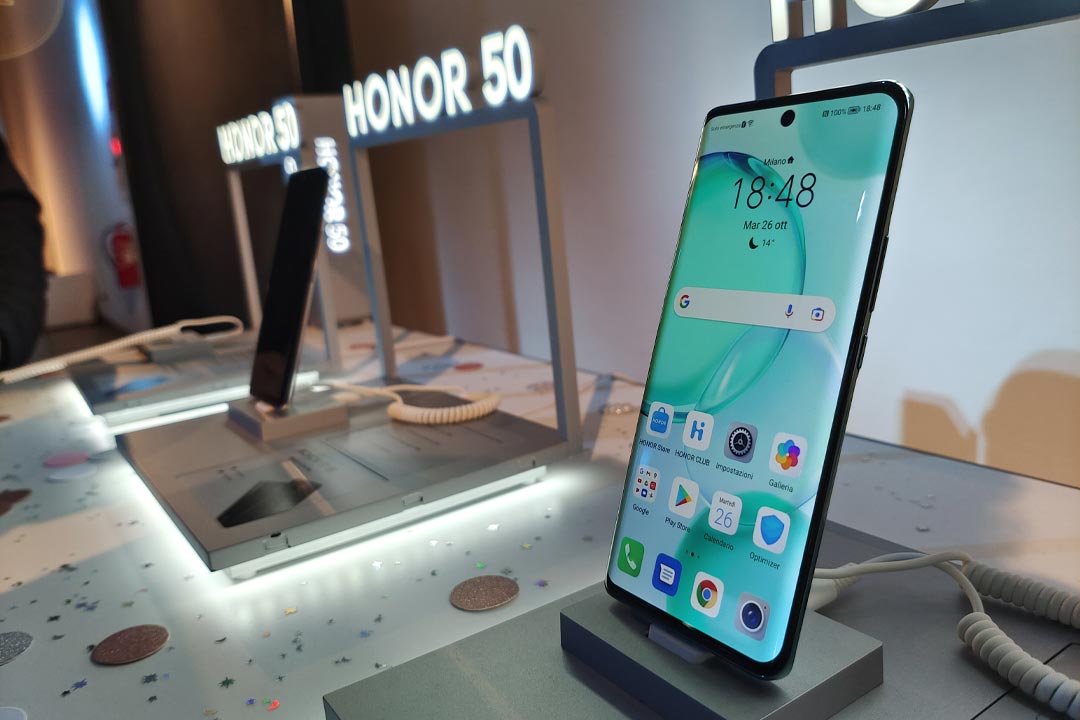 Honor torna ufficialmente nei retail italiani: offerte in vista!