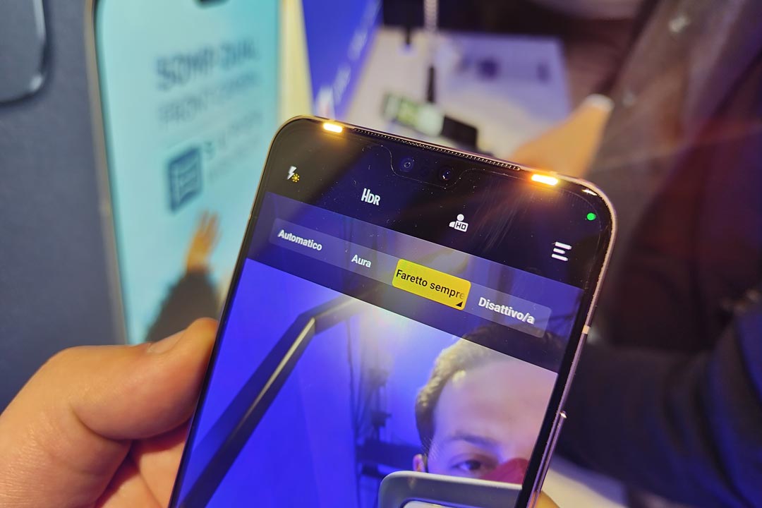 Vivo V23 5G ufficiale: lo smartphone con i fari anteriori (che cambia colore)