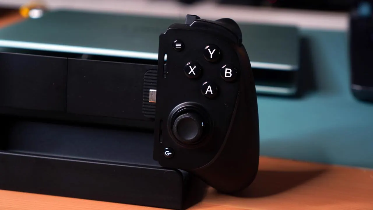 Pulsanti frontali e stick destro di Razer Kishi Ultra