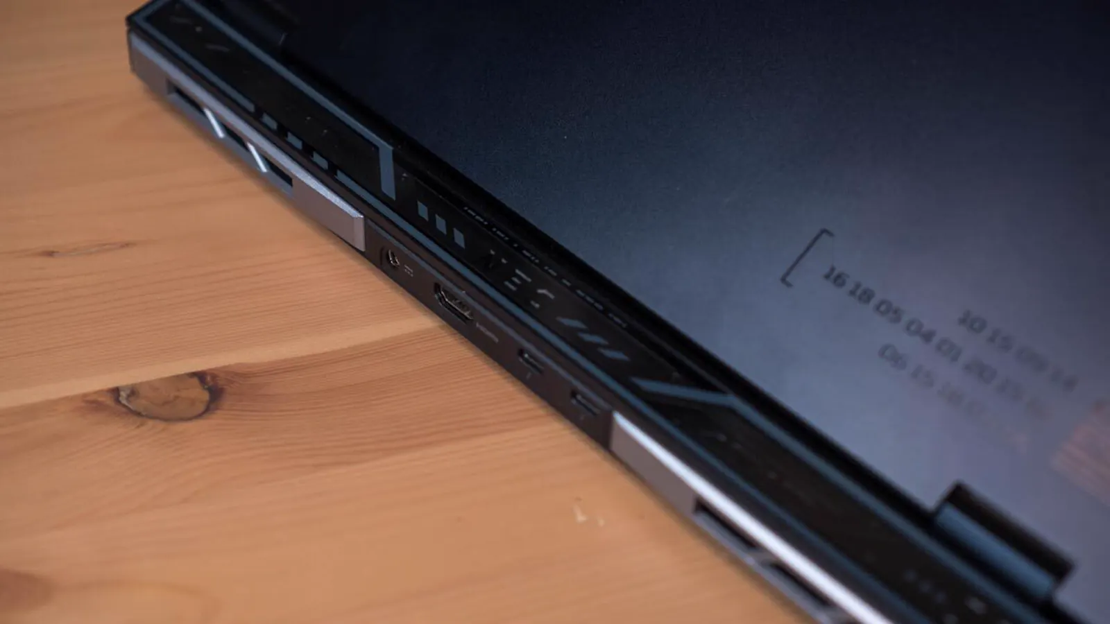 Coperchio e sezione posteriore di Acer Predator Helios Neo 16