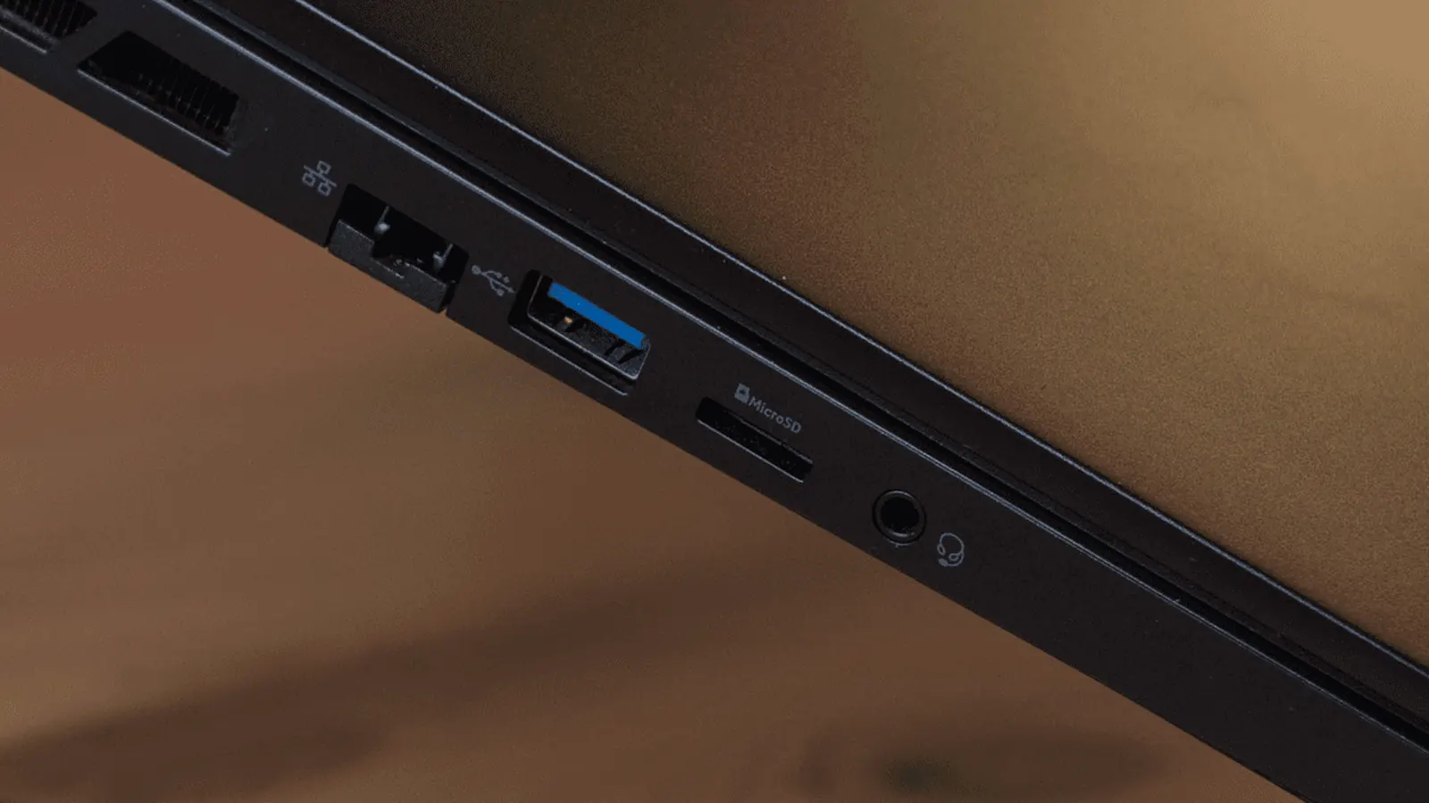 Porte laterali di Acer Predator Helios Neo 16