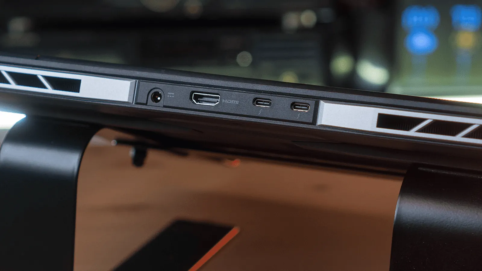 Porte posteriori di Acer Predator Helios Neo 16