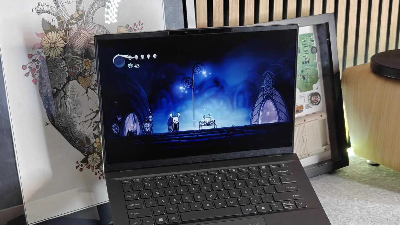 Acer Swift 14 AI durante una sessione con Hollow Knight