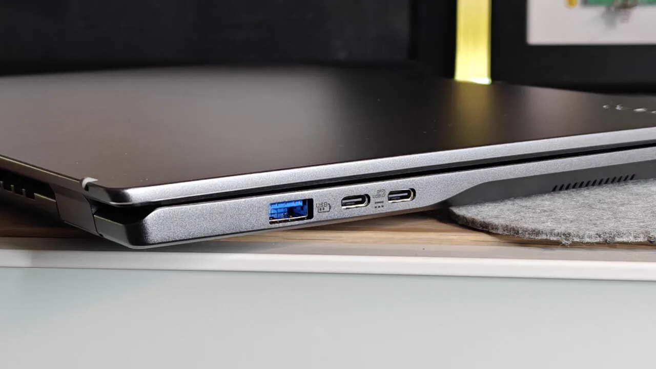 Porte USB-A e USB4 di Acer Swift 14 AI