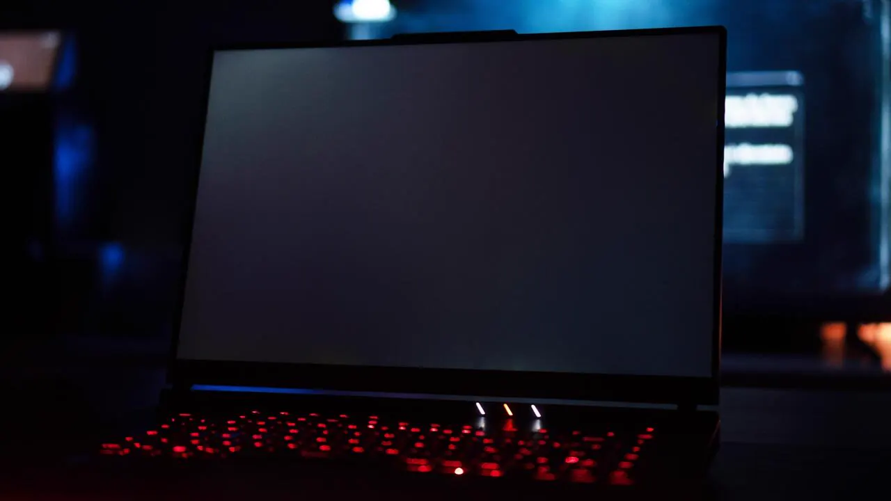 Backlight bleed sul display di ASUS ROG Strix G16 2023