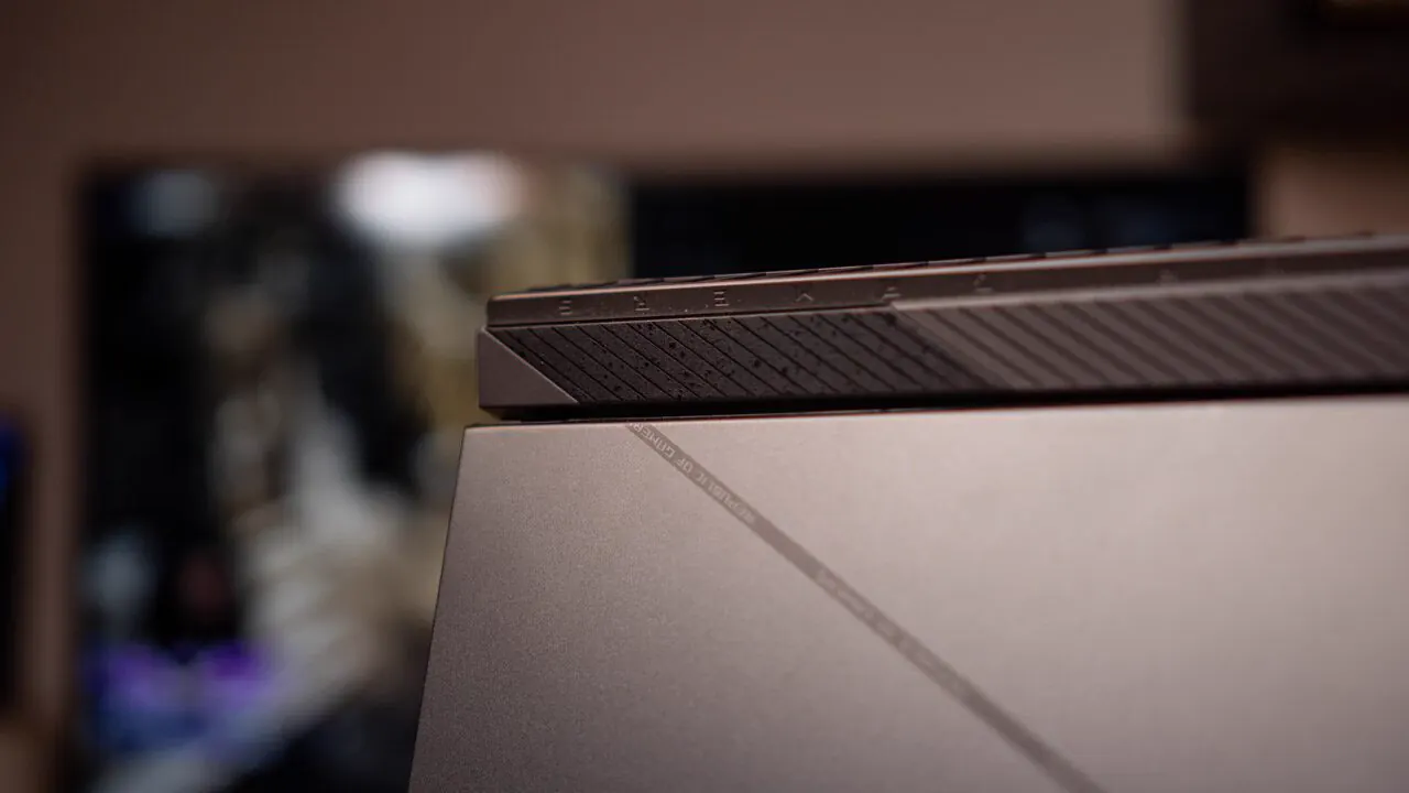 Dettaglio della cerniera di ASUS ROG Strix G16 2023