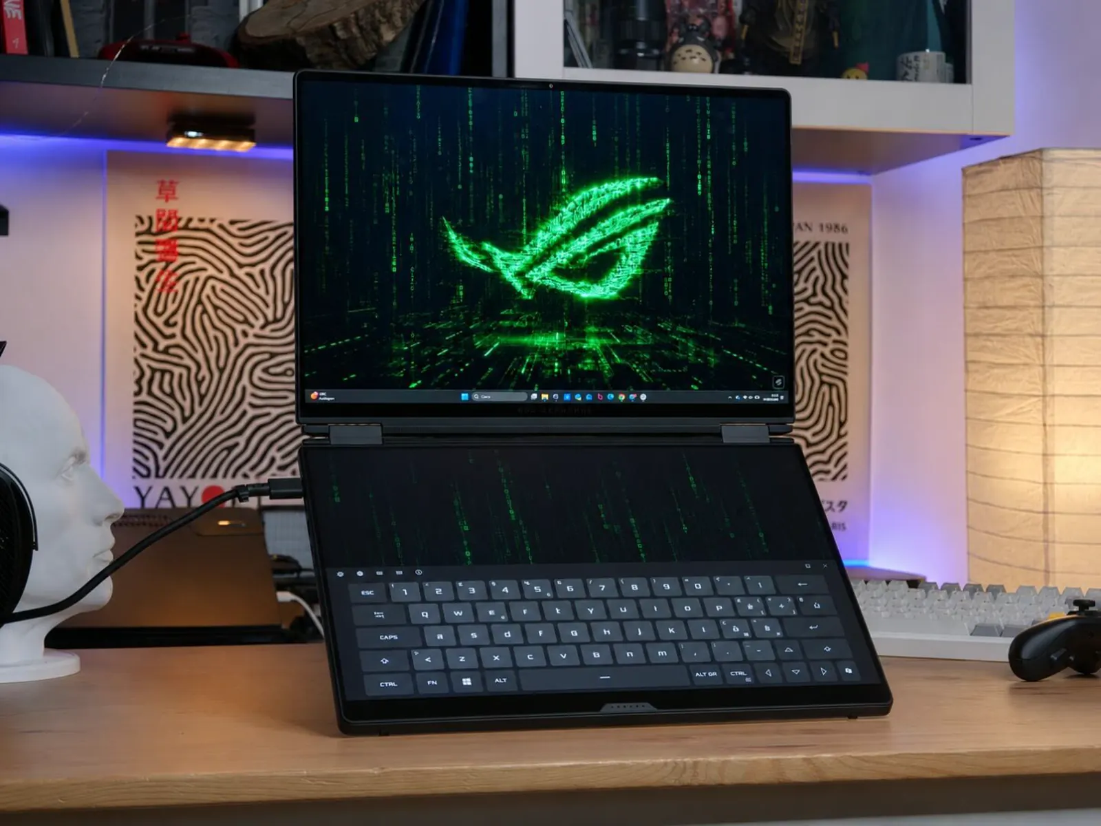 I due display OLED di ASUS ROG Zephyrus Duo GX651AX