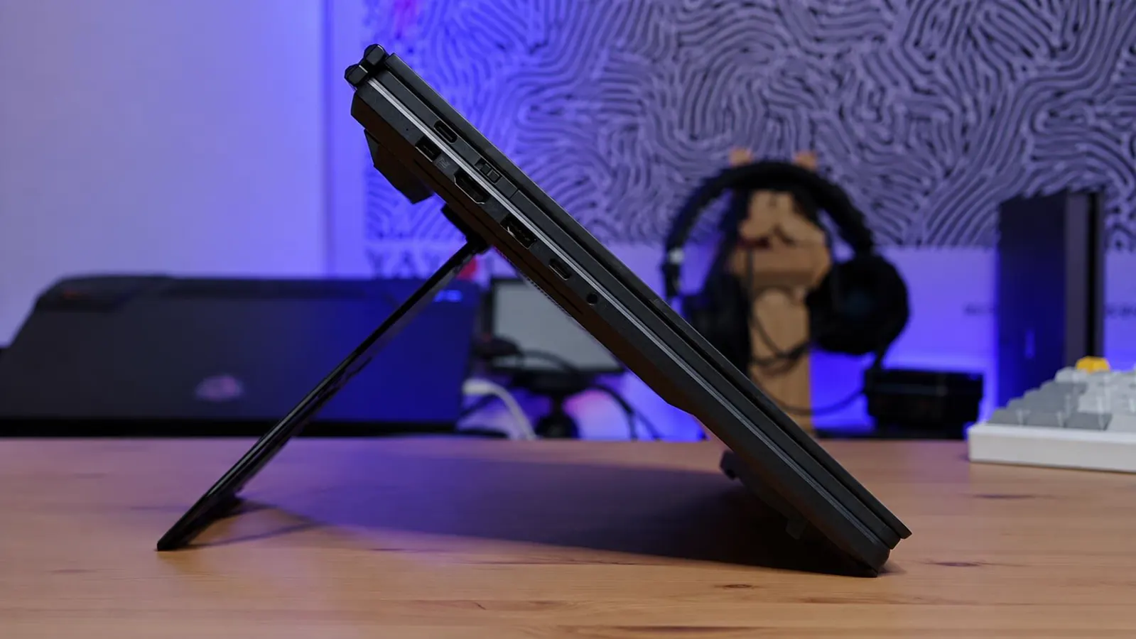 Porte laterali di ASUS ROG Zephyrus Duo GX651AX