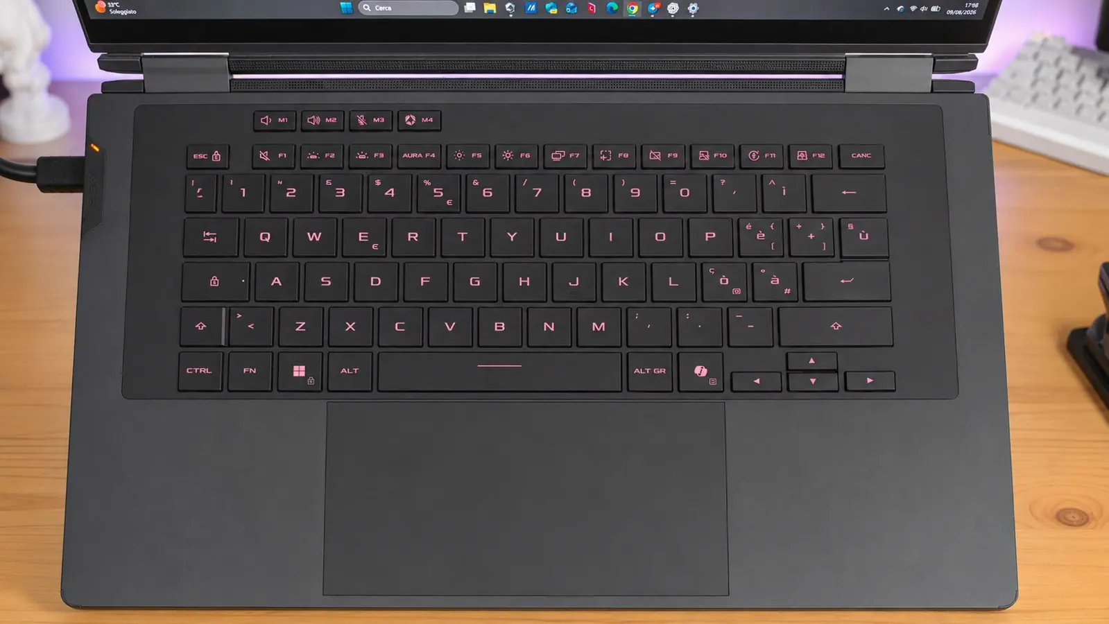 Tastiera removibile di ASUS ROG Zephyrus Duo GX651AX