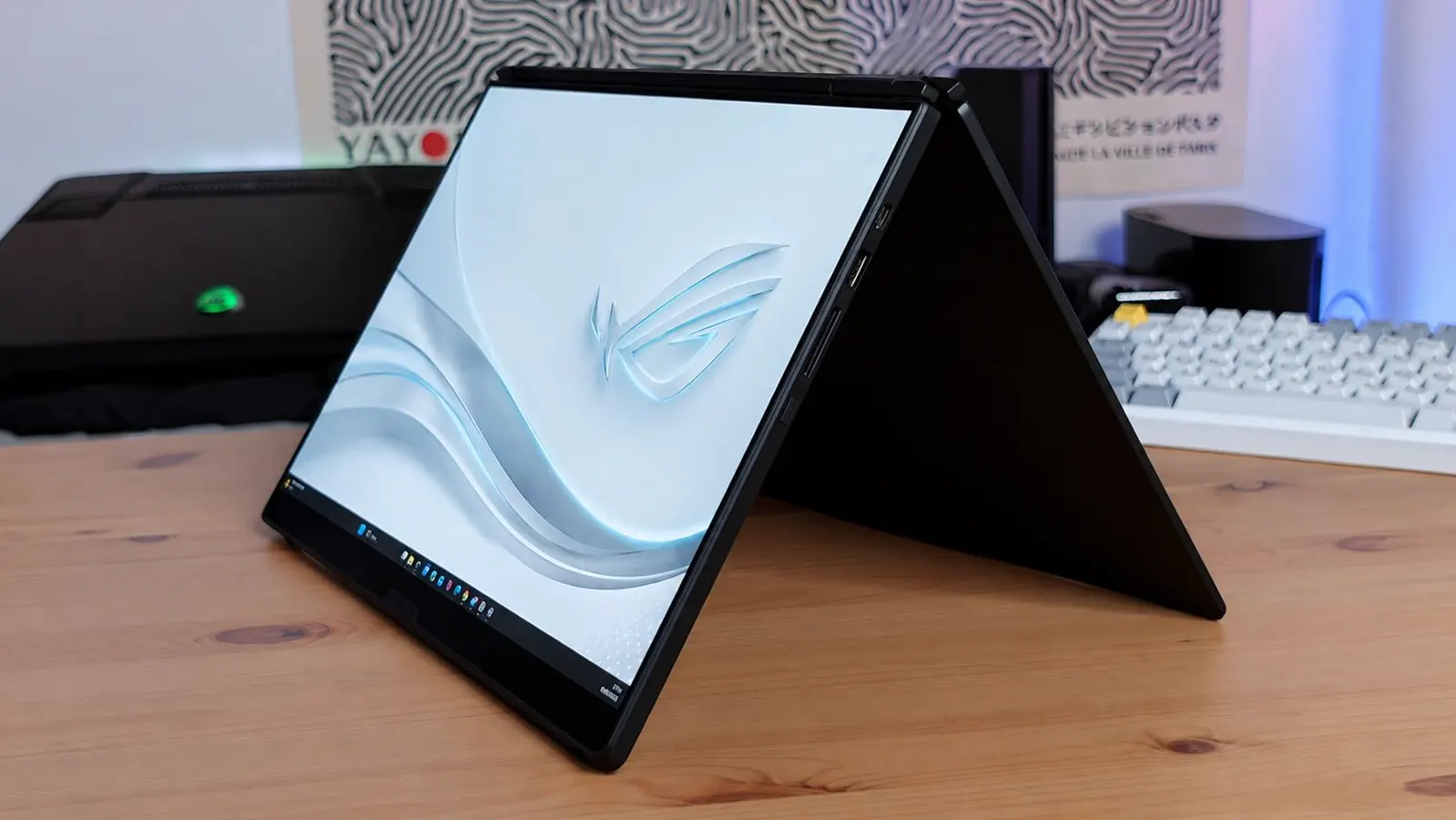 ASUS ROG Zephyrus Duo GX651AX in Tent Mode