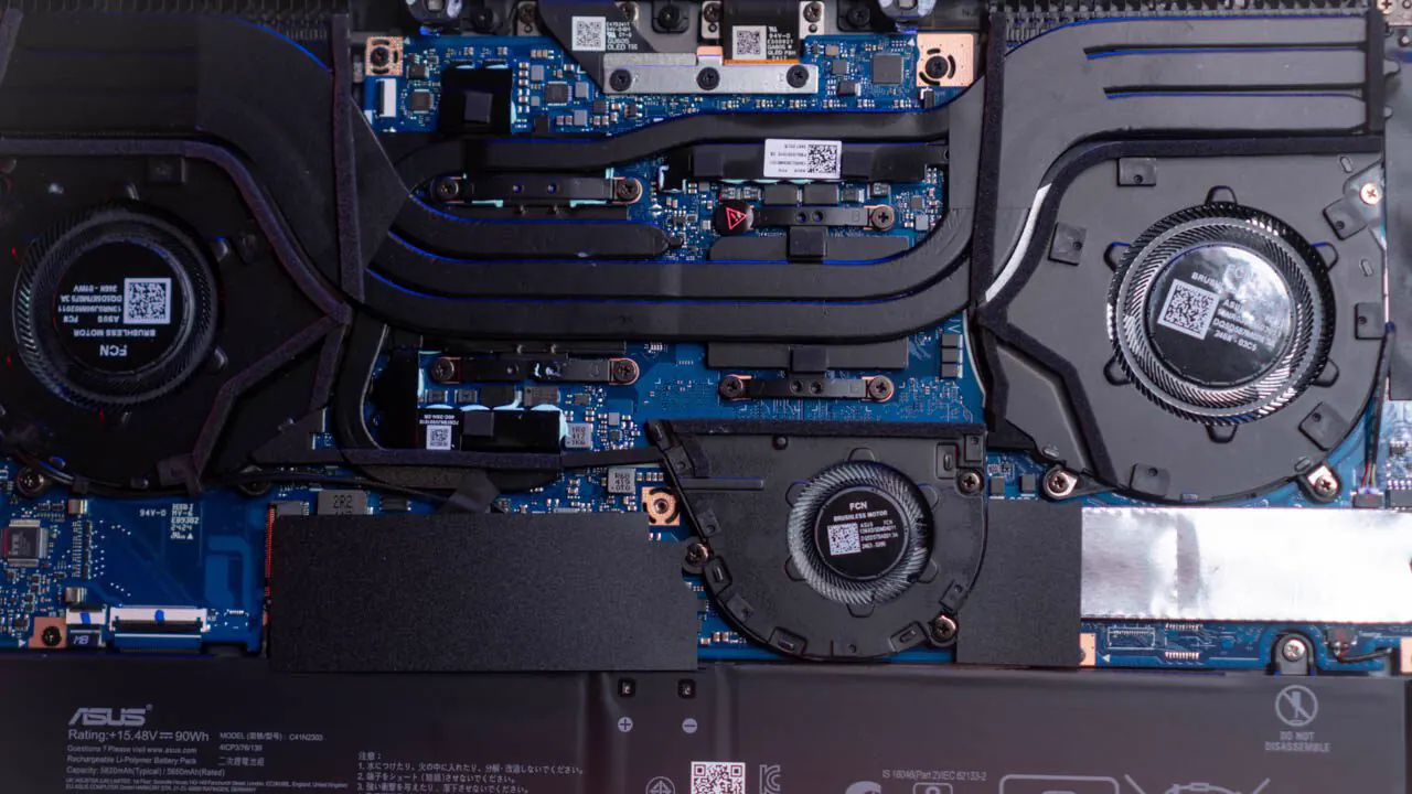 Sistema di raffreddamento e componenti di ASUS ROG Zephyrus G16 AMD