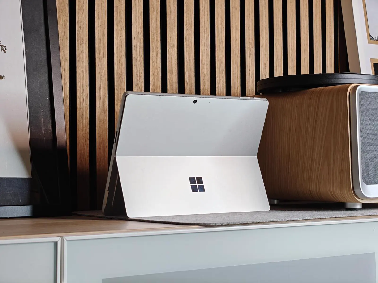 Microsoft Surface Pro 11 visto dal retro