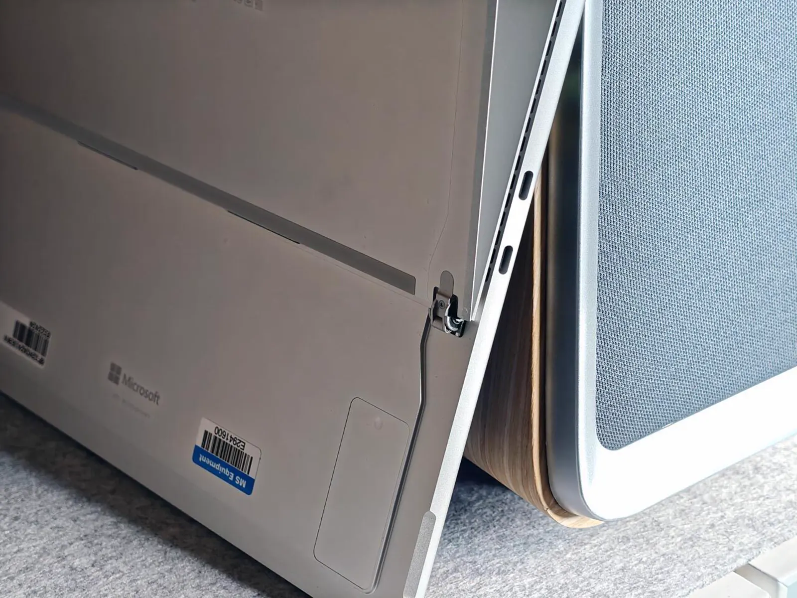 Kickstand regolabile di Microsoft Surface Pro 11
