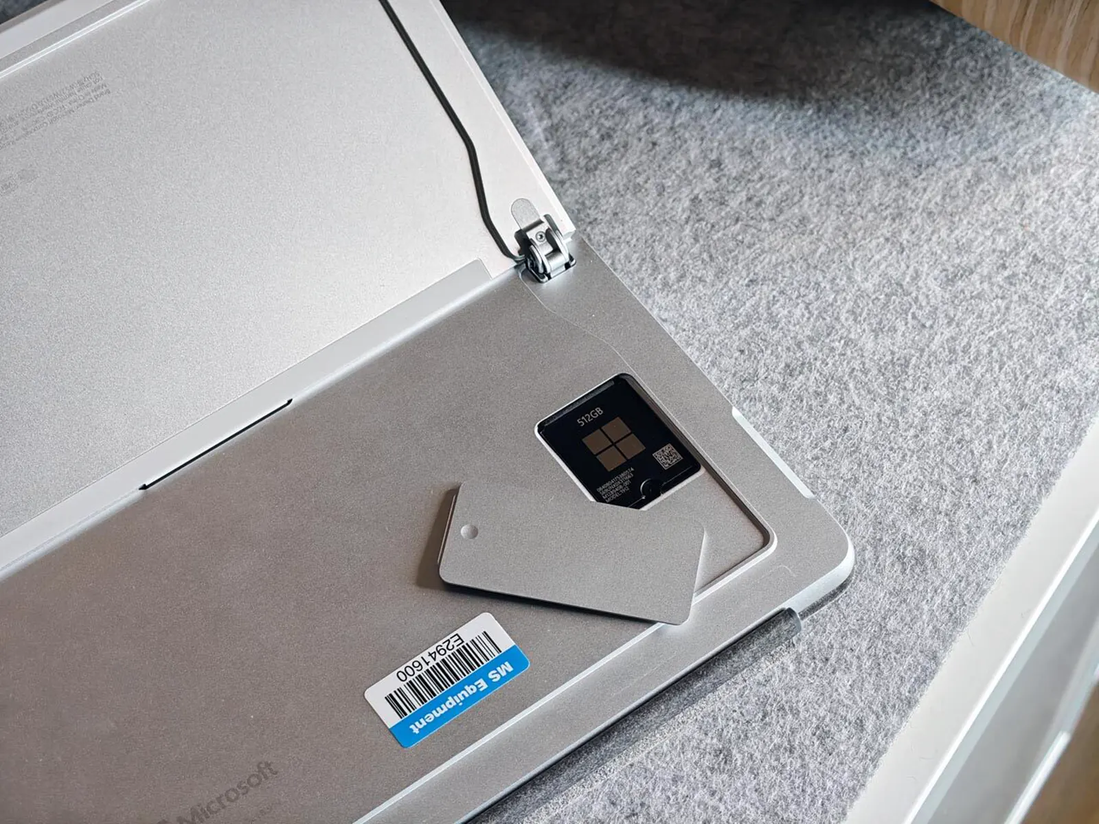 Vano SSD M.2 2230 di Microsoft Surface Pro 11