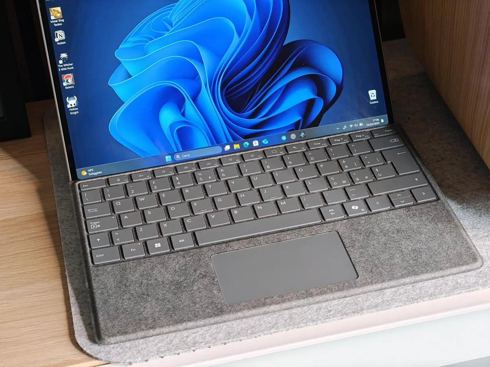 Microsoft Surface Pro 11 durante la riproduzione video