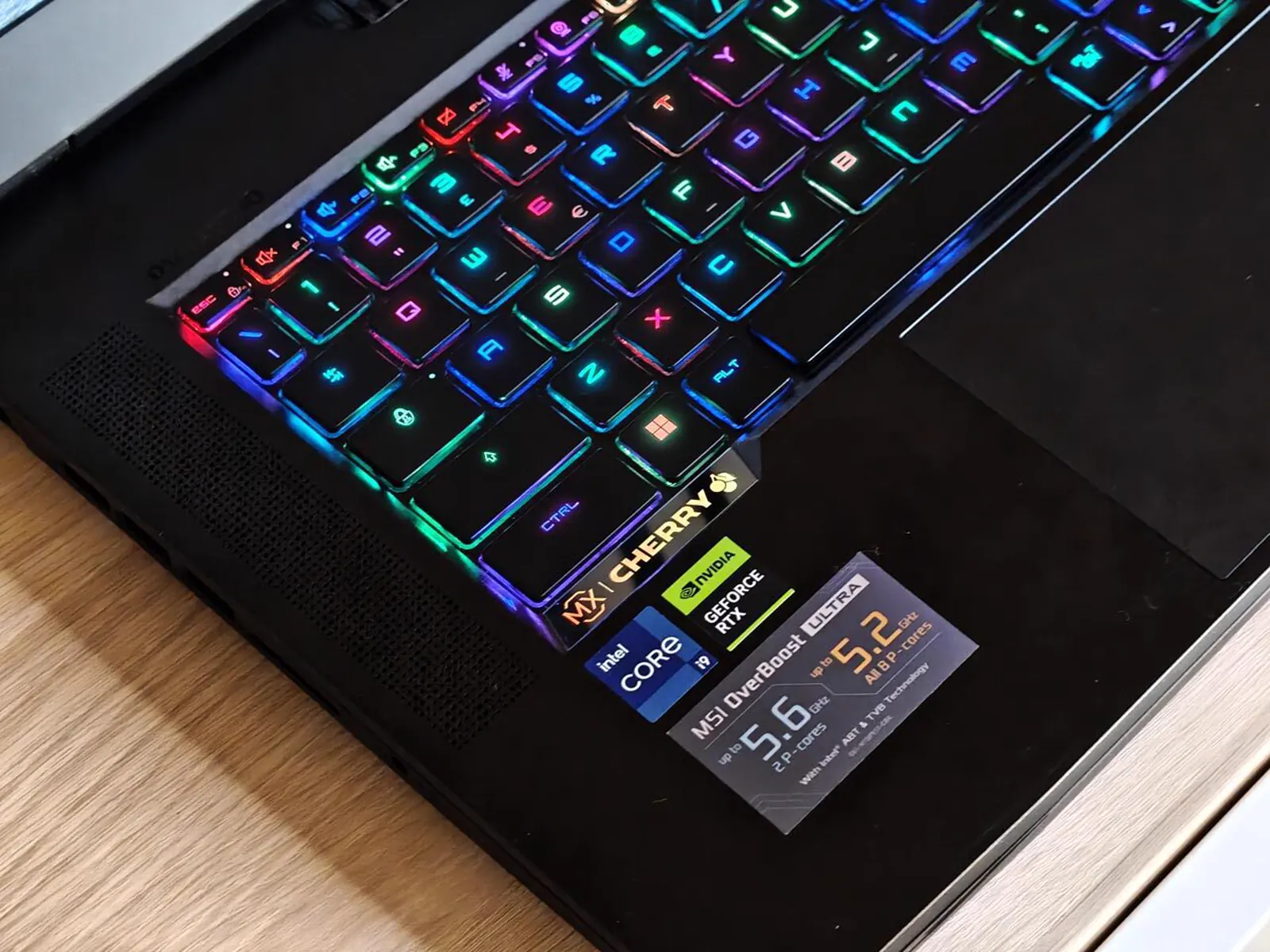 Tastiera meccanica Cherry MX di MSI Titan GT77 HX 13V