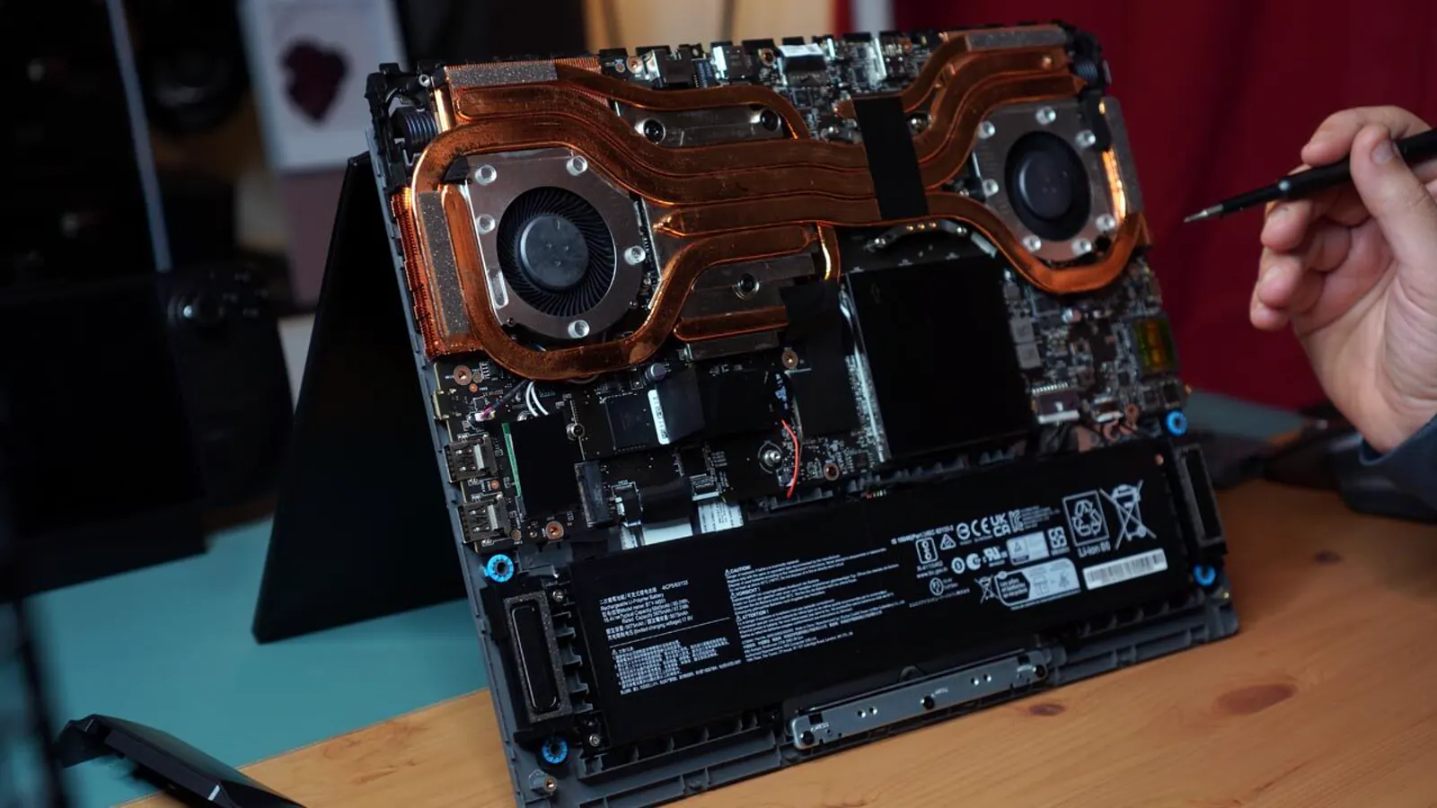 Componenti interni di MSI Vector 16 HX A13V