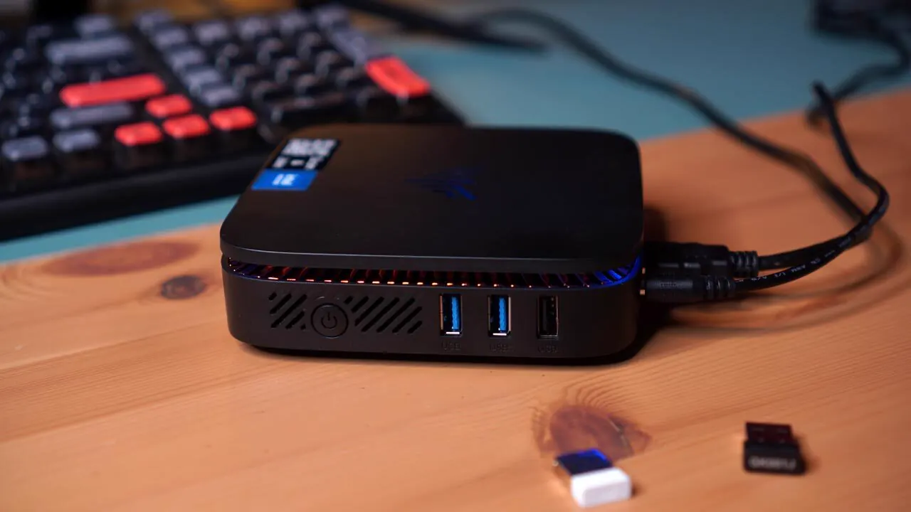 Porte USB frontali di NiPoGi AK1 Plus