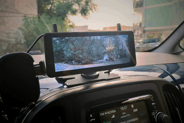Recensione Auto-Vox Solar 3A Plus: retrocamera senza fili installabile in 2 minuti