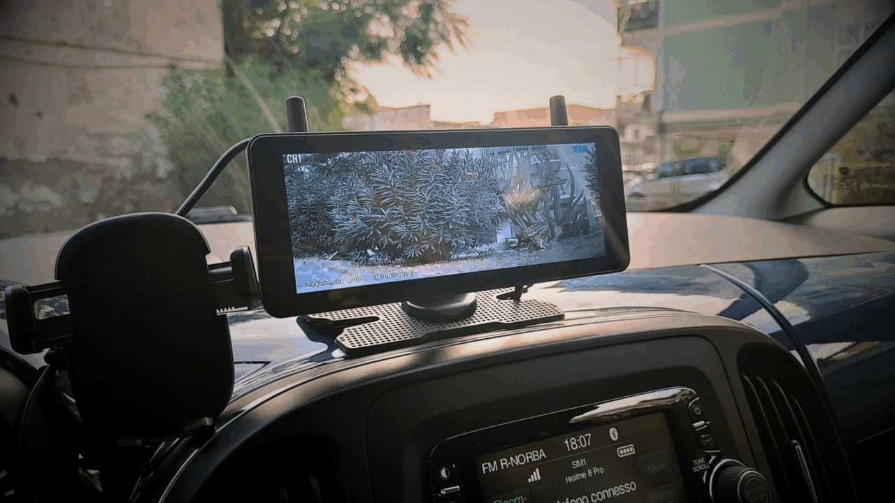 Recensione Auto-Vox Solar 3A Plus: retrocamera senza fili installabile in 2 minuti