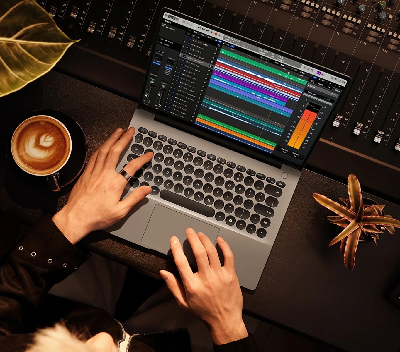 WIKO Hi MateBook 14 in preordine: Core Ultra 5/7, OLED 2.8K 120 Hz e batteria 70 Wh