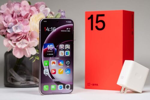 OnePlus 15 ufficiale in Cina con display a 165Hz e batteria da 7300mAh