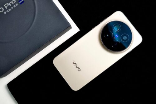 Vivo X300 e X300 Pro: MediaTek Dimensity 9500, fotocamere Zeiss e nuovo design