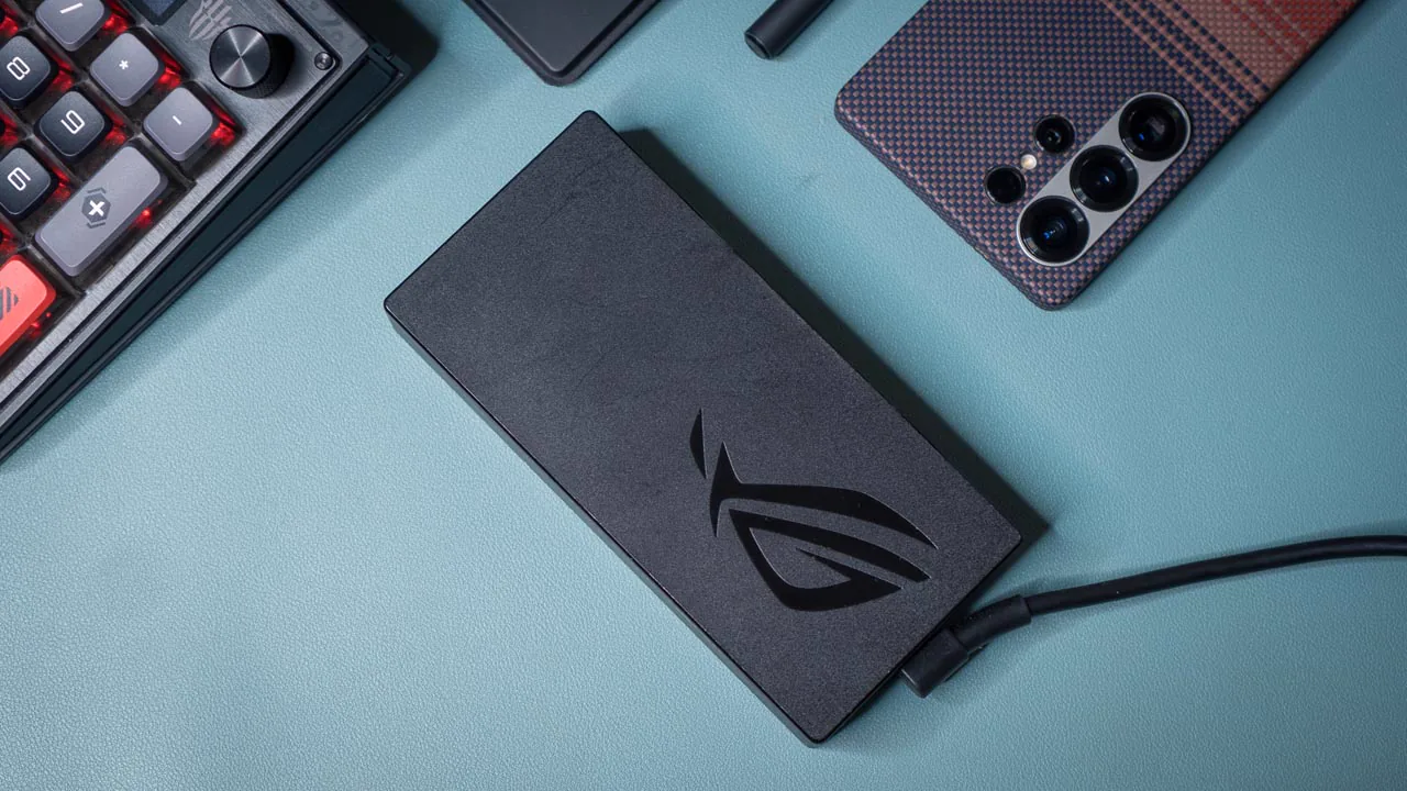 Alimentatore ROG da 200 W di ASUS ROG Flow Z13 2025