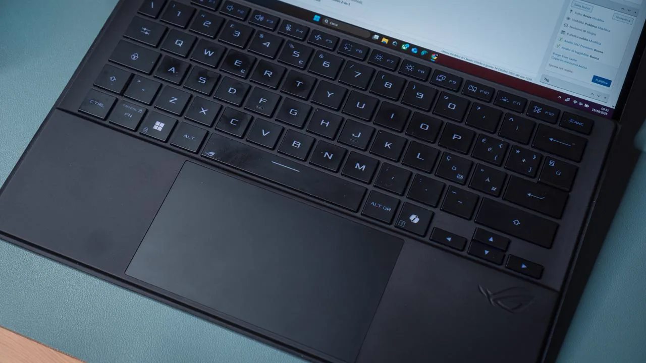 Tastiera e touchpad removibili di ASUS ROG Flow Z13 2025