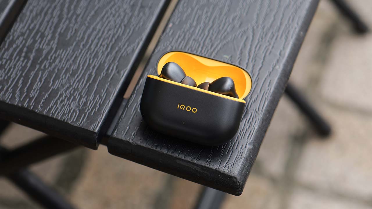 iQOO TWS 5 ufficiali: ANC 60 dB, LDAC e 48 ore di autonomia