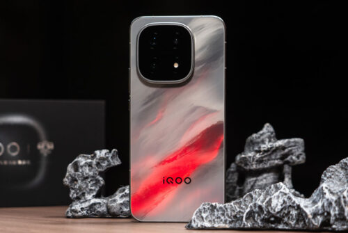 Recensioni dalla Cina: iQOO 15 è un mostro di potenza e autonomia