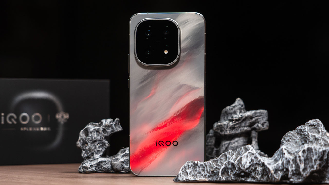 Recensioni dalla Cina: iQOO 15 è un mostro di potenza e autonomia