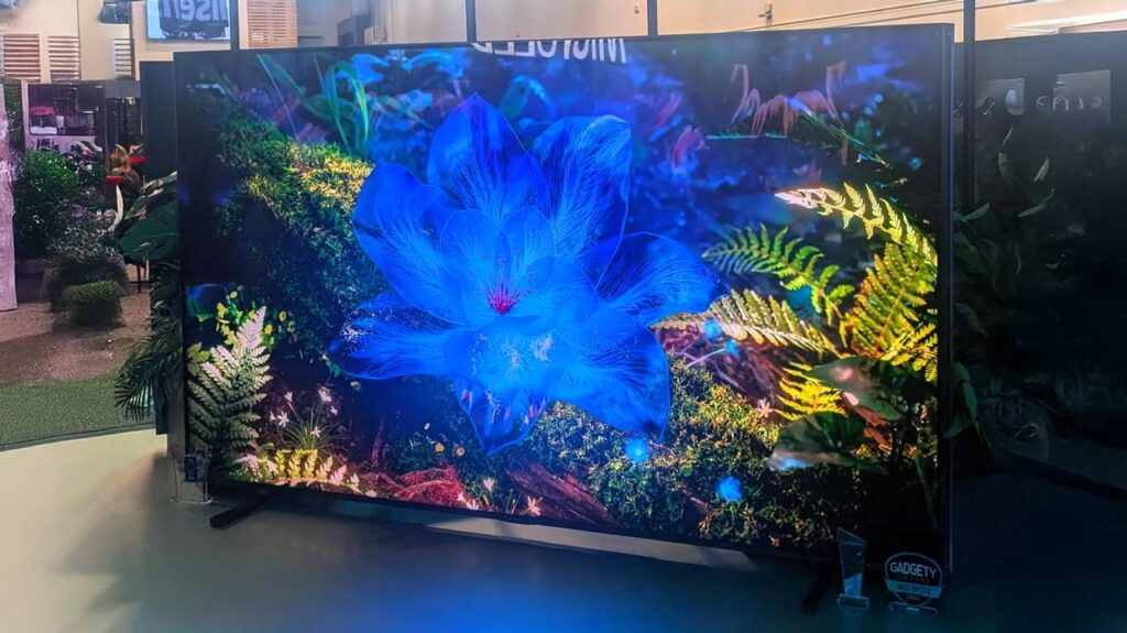 Hisense 116UXS