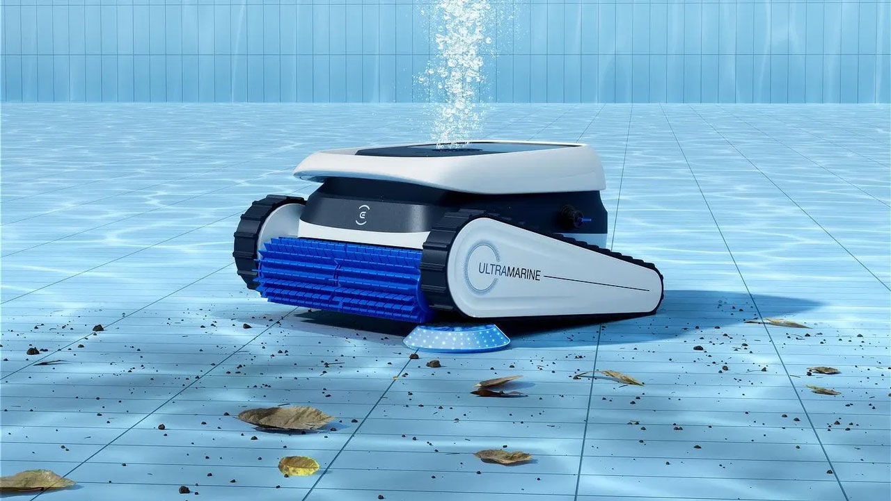 Ecovacs Ultramarine P1 arriva in Italia: il robot per piscina senza fili costa 549 euro