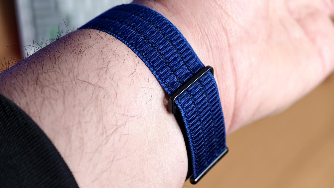 Huawei Watch GT Runner 2 — cinturino AirDry al polso