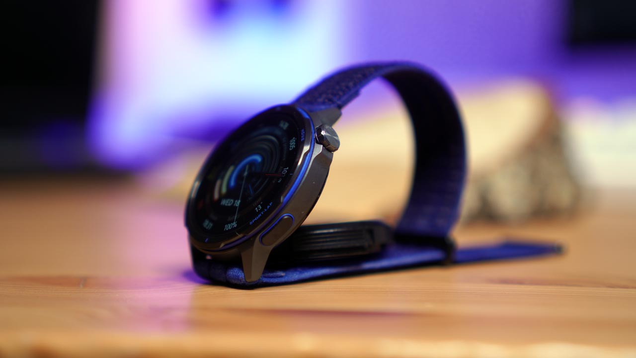 Huawei Watch GT Runner 2 — vista laterale con corona digitale