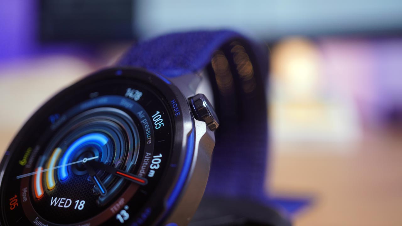 Huawei Watch GT Runner 2 — close-up corona digitale