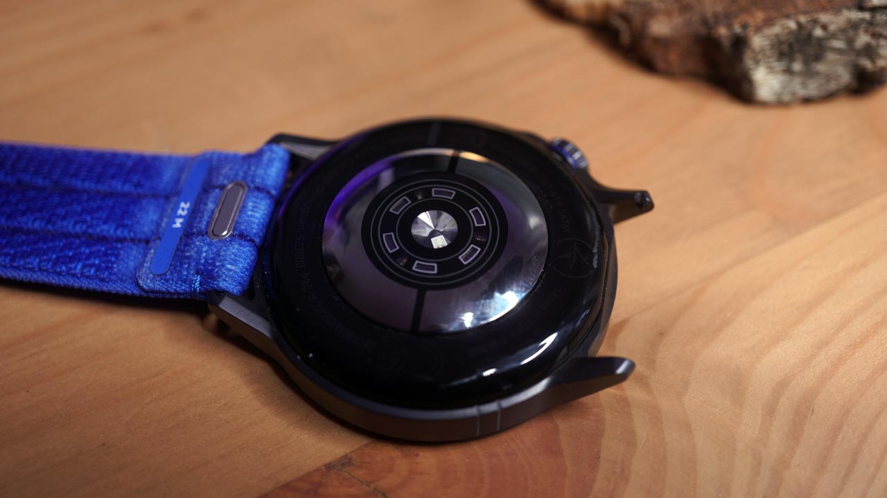 Huawei Watch GT Runner 2 — modulo sensore TruSense close-up