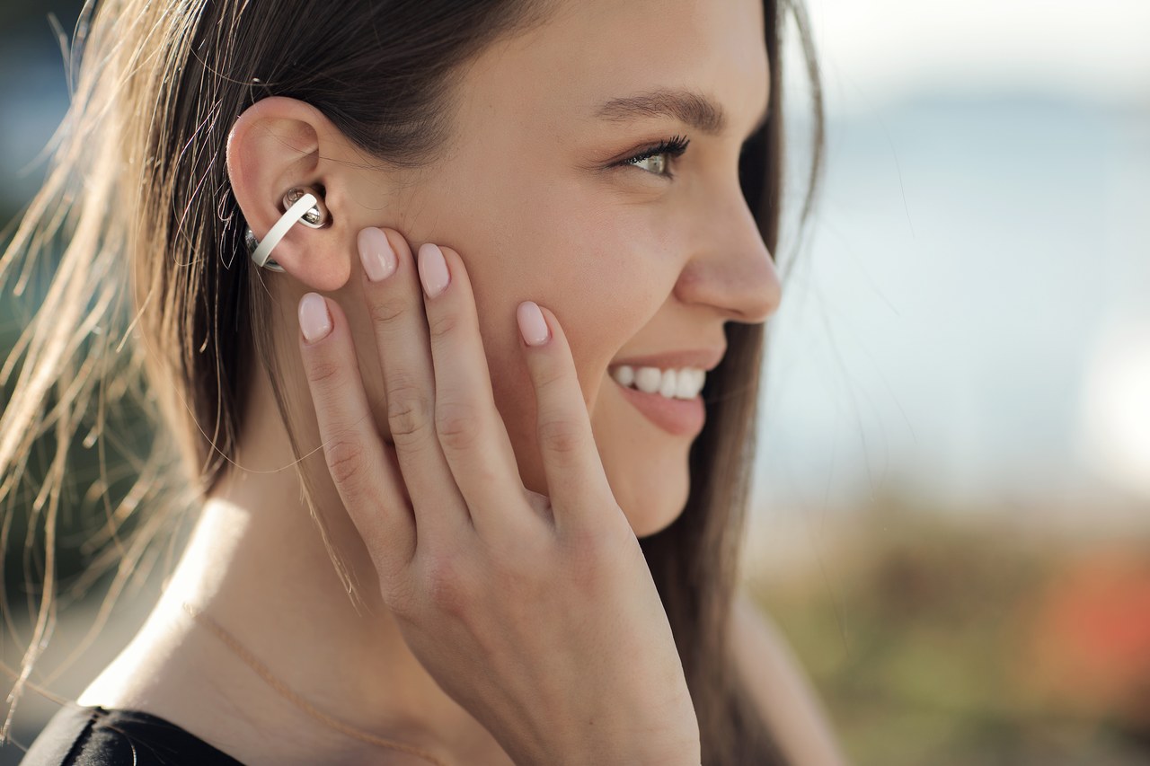 TCL CrystalClip lifestyle