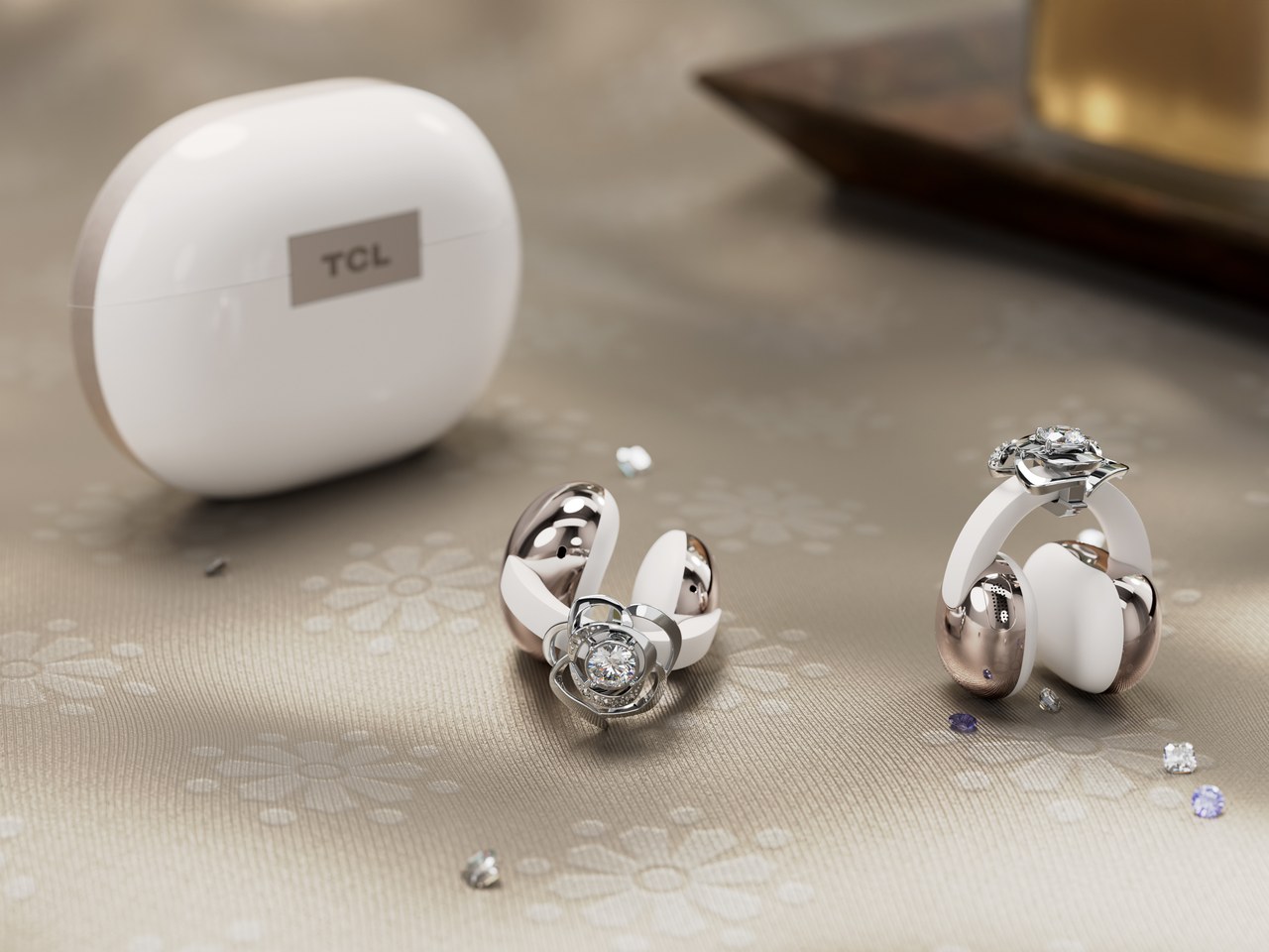 TCL CrystalClip (special edition with crystals by Swarovski®）