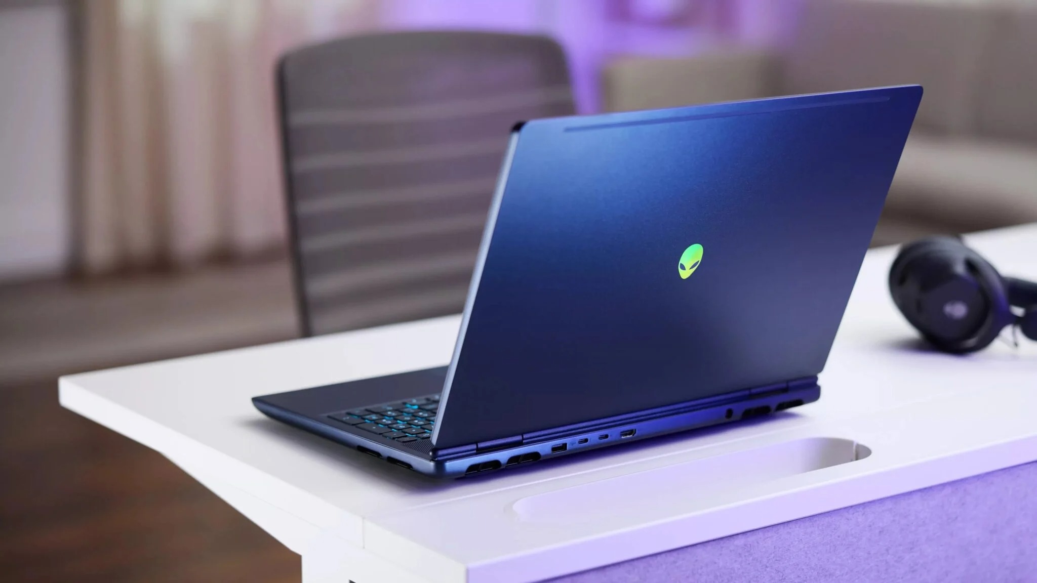 Alienware Area-51 gaming laptop nuovo design Alienware 30 con logo alieno illuminato